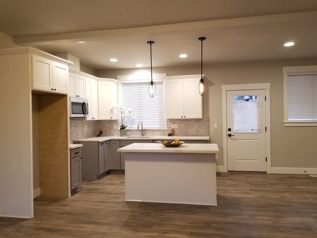 Photo - Mill Park Home - 3 bdrm, 2.5 bths, 1592 sq. ft.