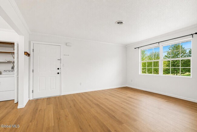 Photo - 25A Pine Ln Unit APT 6