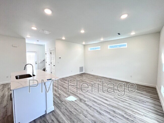 Photo - 841 Reading RR Ln