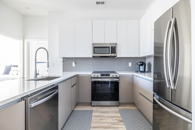 Photo - Top Floor 2bd/2ba Condo in East Atlanta, Perfect Roommate Setup!