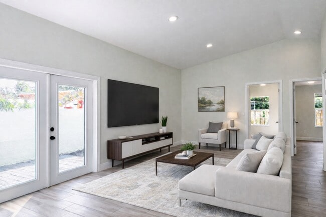 Virtually Staged - 1012 NE 17th Ct Unit 3