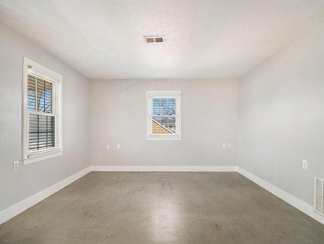 Photo - 3 bdrm, 1 bath in Grant Park
