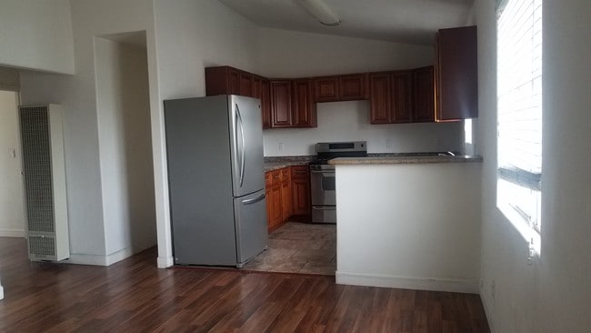Kitchen area - 4536 Edgewood Pl