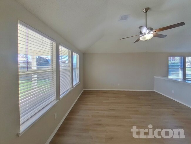 Photo - 421 Rowdy Dr