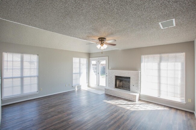 Photo - Available to Pre-Lease! Recently Updated 3 Bedroom!