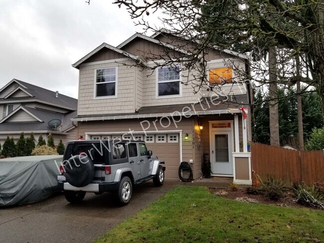 Photo - Large 3 Bed 2.5Ba Vancouver Beauty W/ Gas Fireplace, Dog Run, Fenced Yard & So Much More!