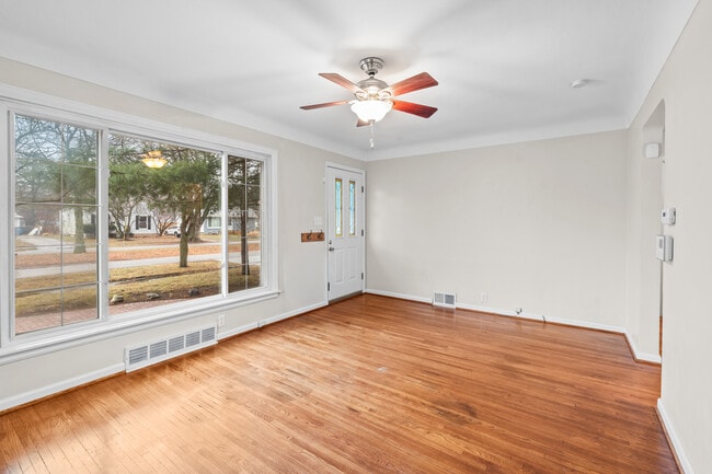 Photo - 511 Continental Blvd