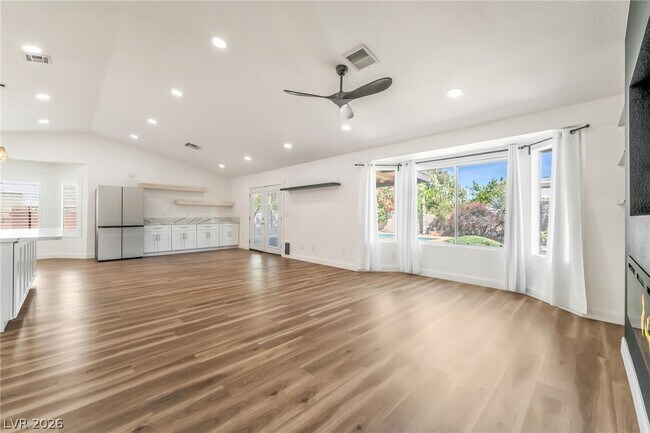 Photo - 130 Weatherstone Dr