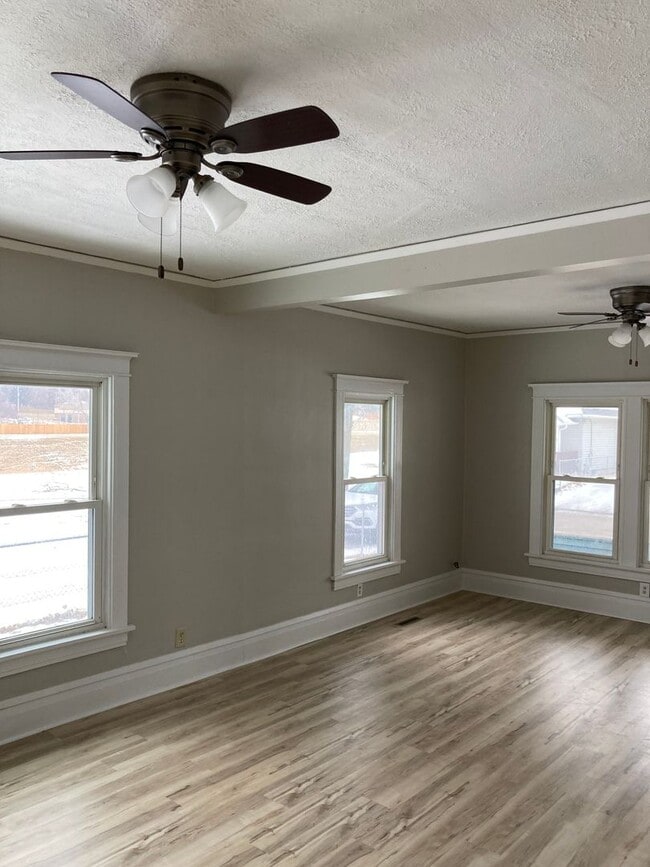 Photo - 507 W 27th St