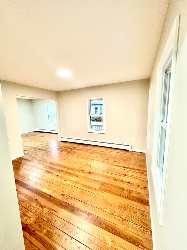 Photo - 6 Commercial Ave