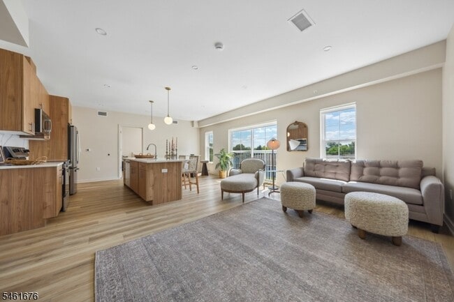 1815 Front St Unit 303