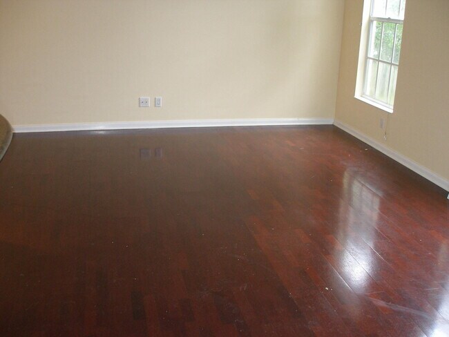 Photo - 225 Murray Ct