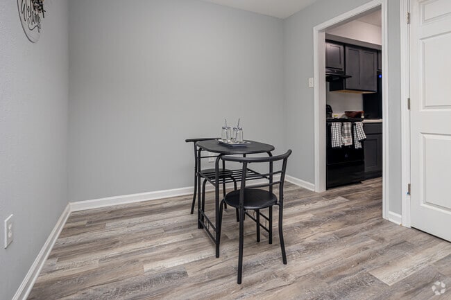 1BR, 1BA - 730SF