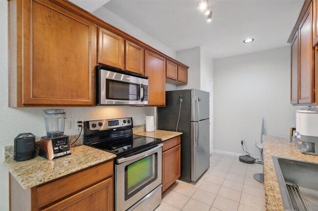 Building Photo - 2255 Braeswood Park Dr Unit 166 Rental