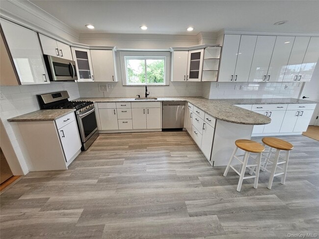Building Photo - 357 Hicksville Rd Rental
