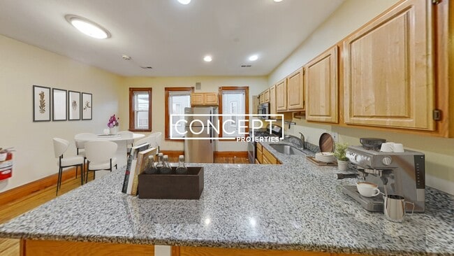 Building Photo - 1526 Tremont St Unit 3B