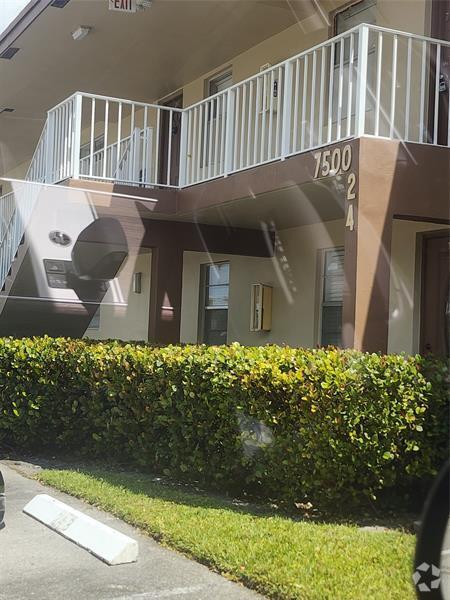 Building Photo - 7500 NW 4th Pl Rental