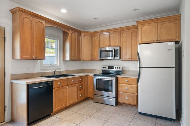 Photo - 3 bed/2 1/2 Bath. Pet Friendly, Pool,