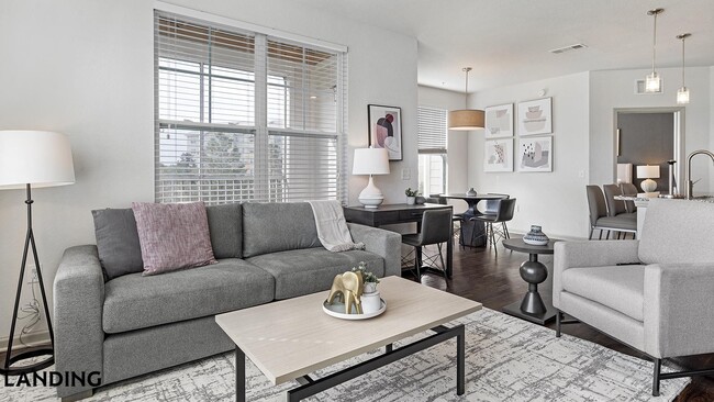 Building Photo - 660 Yorktown St