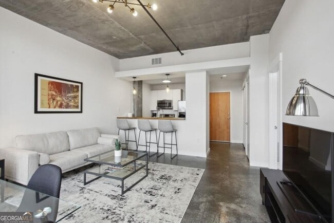 Photo - 245 N Highland Ave NE Unidad 404