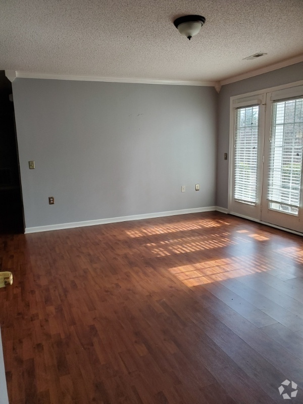 Building Photo - 2624 Guyer St Rental