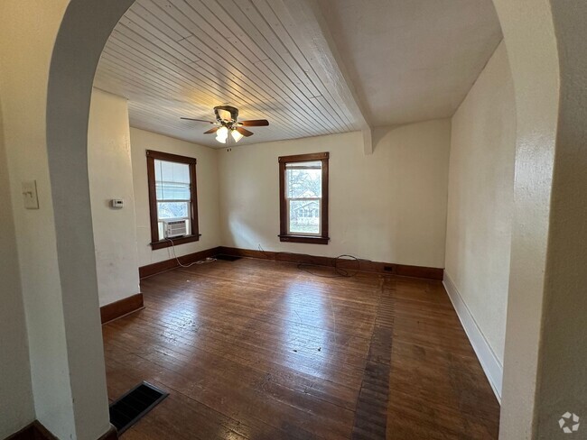 Building Photo - 915 5th Ave N Unit = 915 5th Ave North #2 Rental