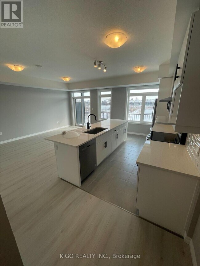 Photo - 102 Lomond Ln