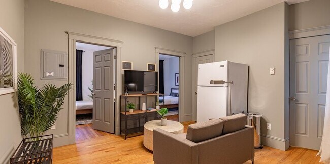 Building Photo - 1084 Boylston St