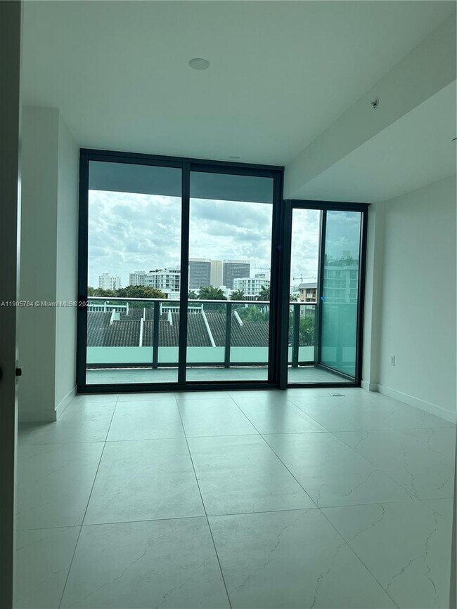 Photo - 9901 E Bay Harbor Dr Unidad 505