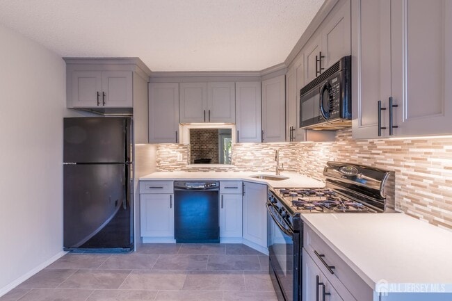 Photo - 1101 Doolittle Dr