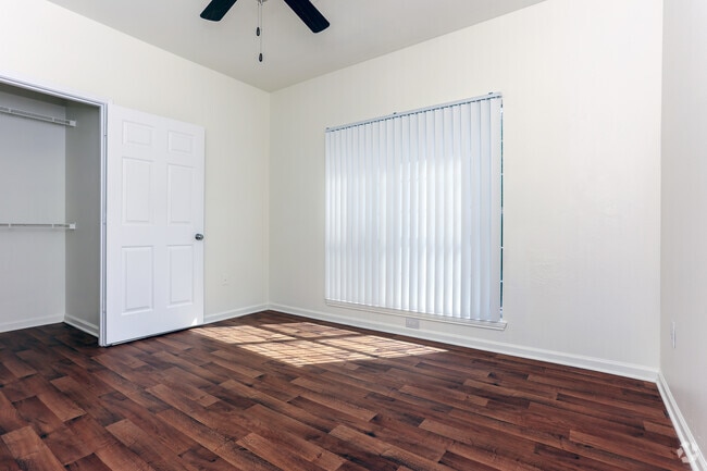 3BR, 2BA - 1,215SF - Primary Bedroom