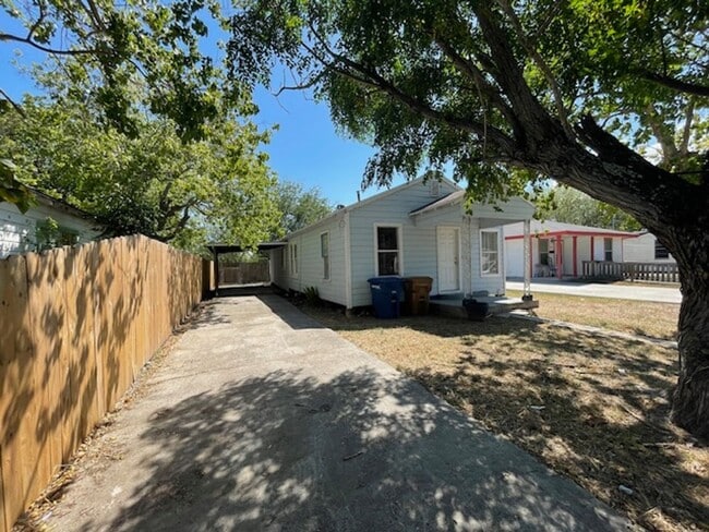 3-Bedroom Home in Central City – Corpus Ch... - 3-Bedroom Home in Central City – Corpus Ch...