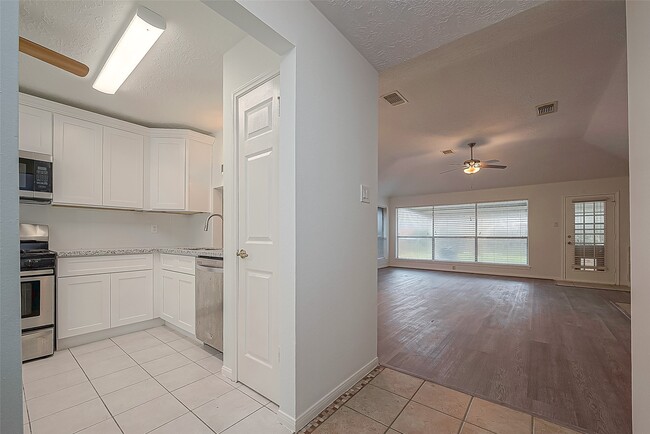 Photo - 4431 Duesenberg Dr