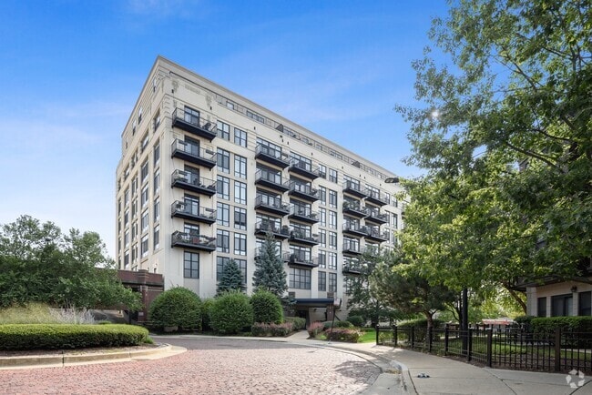 Building Photo - 1524 S Sangamon St Unit 411-S Rental