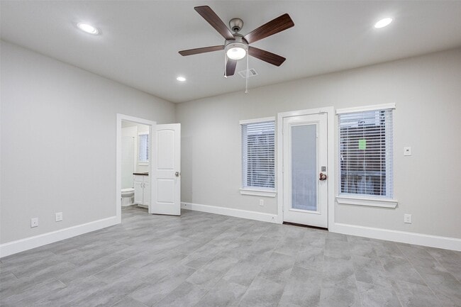 Photo - 253 W 27th St