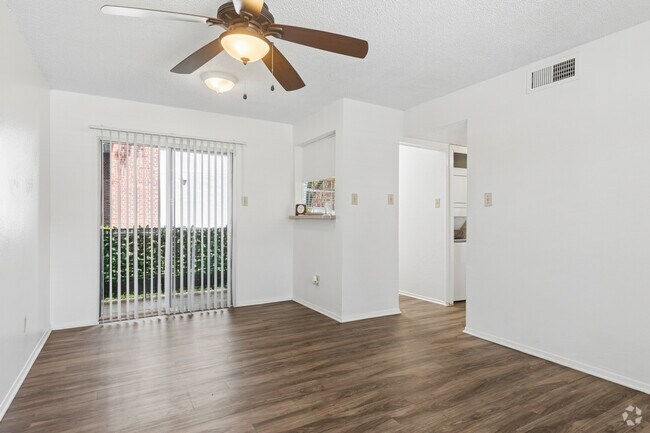 B1 2BR, 1BA - 740SF - Living Room