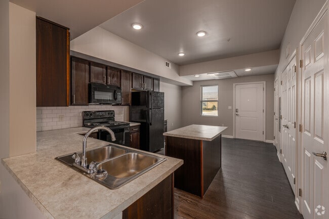 2BR, 1.5BA - 994SF - Kitchen - River West Apartments