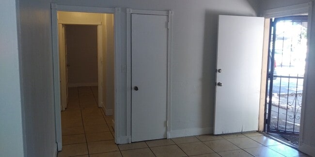 2827 NW 10th Ave Unit B