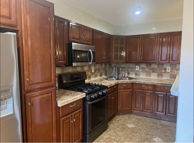 Building Photo - 4337 H St