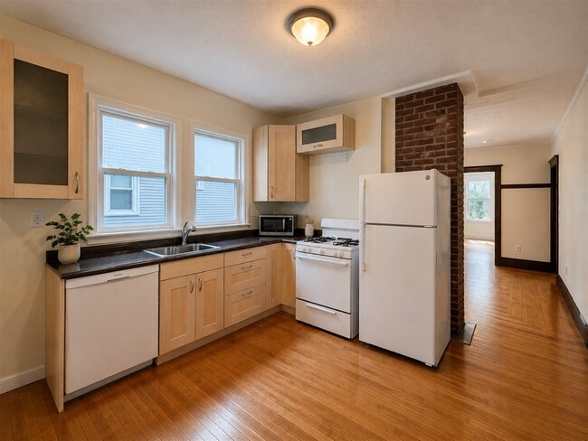 126 Auburn St Unit 1