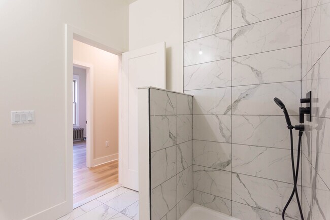 Photo - 4535 Commonwealth St