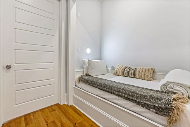 1220 Carondelet St Unit SI ID1267165P