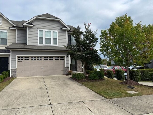 Building Photo - Like new 3 Bedroom townhouse with 2 car ga...