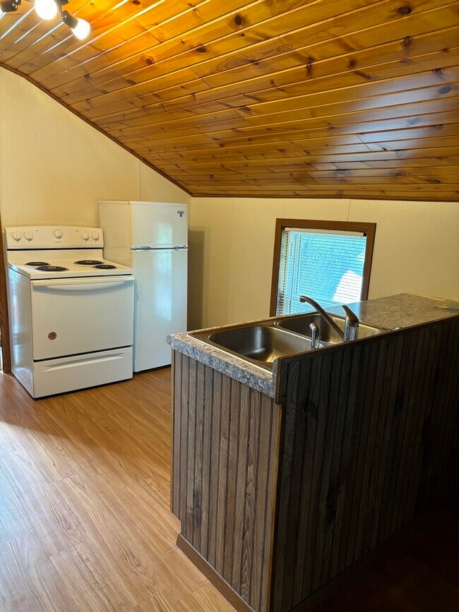 118 E Canal St House House Rental in North Utica, IL