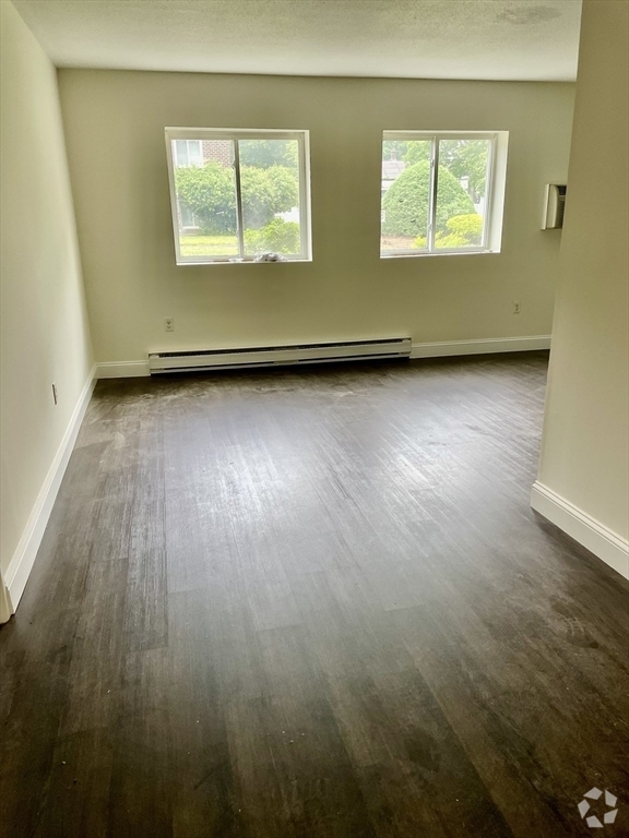 Building Photo - 6 Universal St Unit 4 Rental