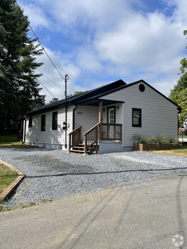 Building Photo - 2407 Vines St Rental