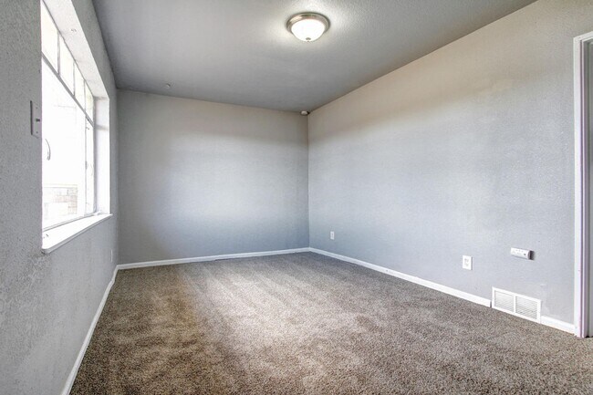 Photo - Beautiful RARE one bedroom House (not town...