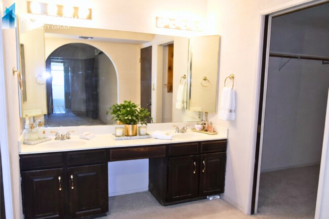 Photo - 10442 W Avalon Dr