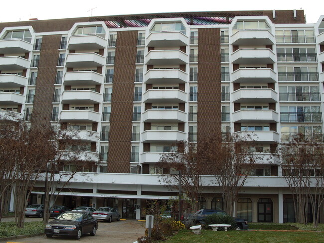 Town Square Towers - 700 7th St SW Unidad 308