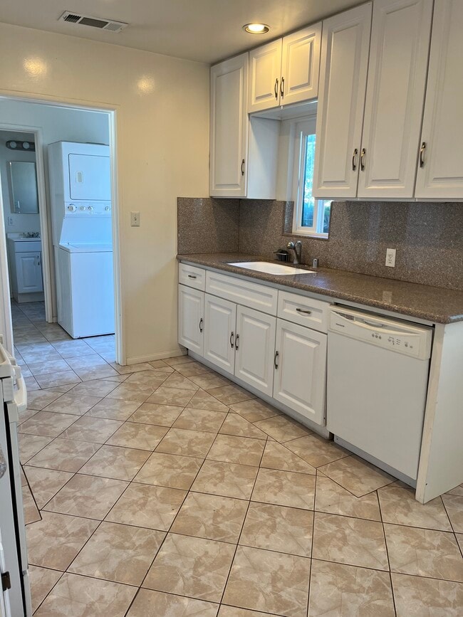 Kitchen - 4074 Rosabell St Unit 4076